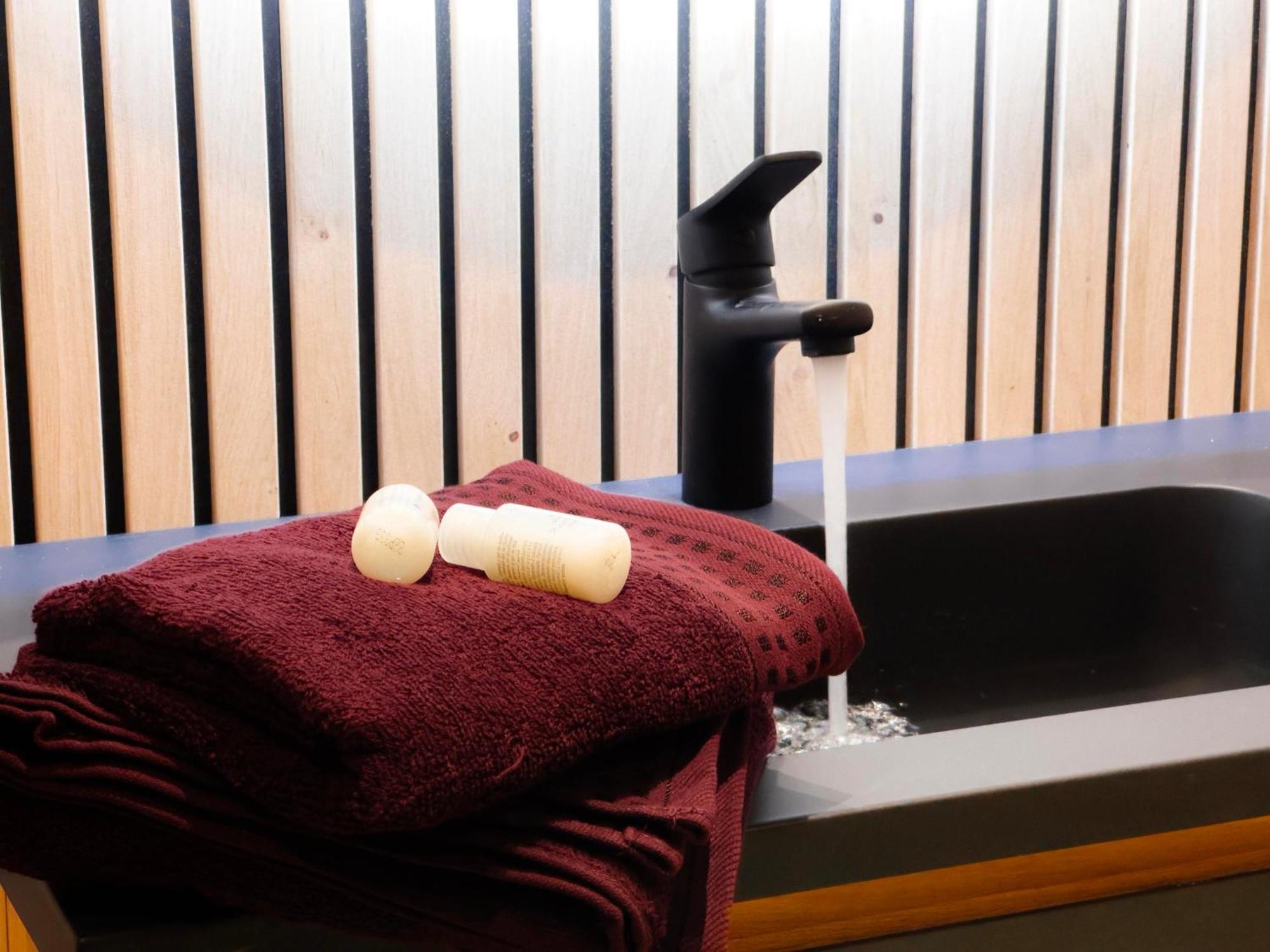 Capsule Lotus-Balneo-Sauna-Billard-Nintendo Hastiere-par-dela Buitenkant foto