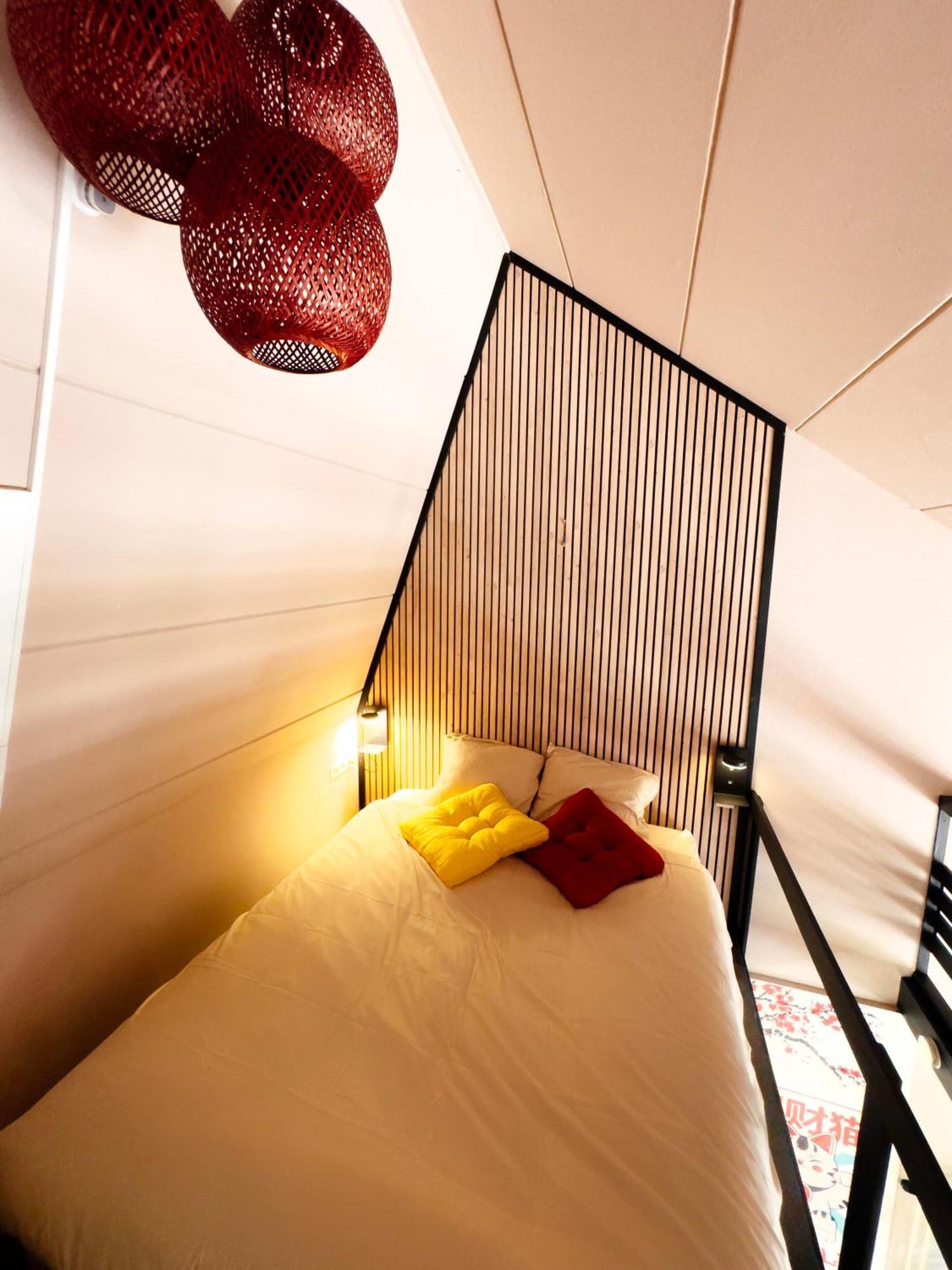 Capsule Lotus-Balneo-Sauna-Billard-Nintendo Hastiere-par-dela Buitenkant foto